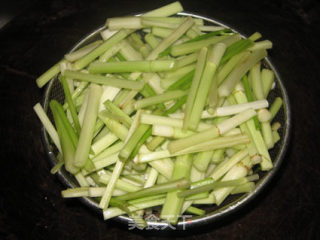 腊肉炒水芹菜的做法步骤：5