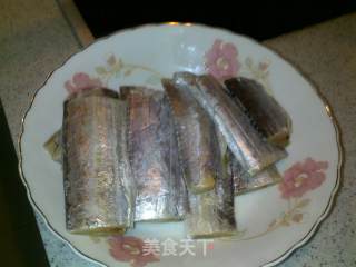 糖醋带鱼的做法步骤：1