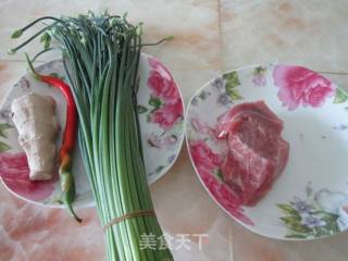 韭苔炒肉丝的做法步骤：1