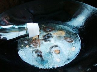 香菇炖鸡腿的做法步骤：6