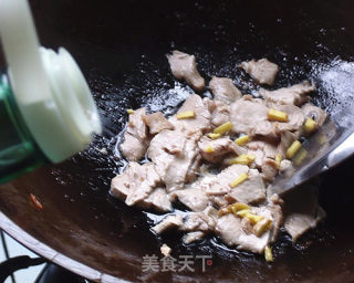 经典的民间川菜~锅盔回锅肉的做法步骤：9