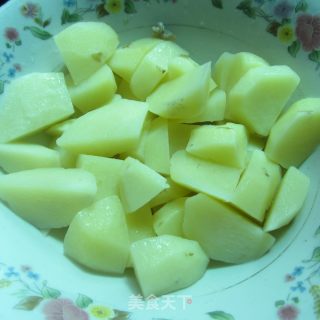 土豆烧牛腩的做法步骤：7