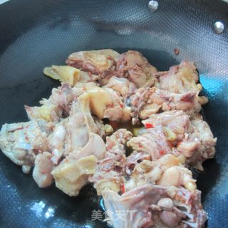 红辣椒焖子鸡-------增强体力，强壮身体的做法步骤：5