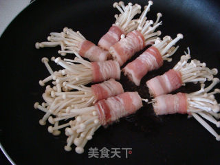 培根金针菇卷的做法步骤：4