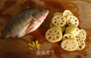高压锅菜谱--无油莲藕鱼汤（减肥养颜）的做法步骤：2