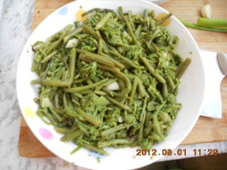炒野菜（蕨菜）的做法步骤：3
