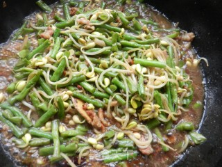 豆角肉丝卤面的做法步骤：4