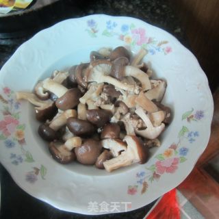 香菇丝瓜汤的做法步骤：3