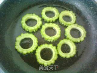 苦瓜圈蛋的做法步骤：5