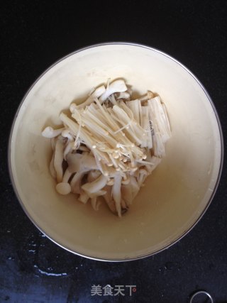 强身健脑营养菜——菌菇烘蛋的做法步骤：1