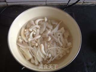 强身健脑营养菜——菌菇烘蛋的做法步骤：3