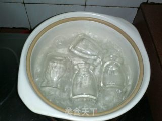 夏天健康消暑佳品--自制老酸奶的做法步骤：1