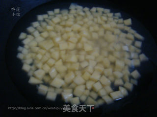 素炒胡萝卜芹菜土豆丁的做法步骤：4