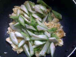 夏季清淡菜——丝瓜炒蛋的做法步骤：4