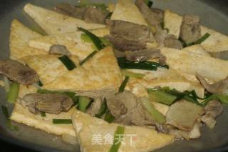 家常小菜之香煎豆腐烩回锅肉的做法步骤：7