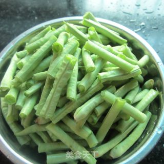 红烧豆角--------家常菜的做法步骤：1
