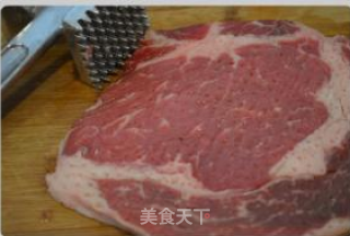 煎牛排的做法步骤：1