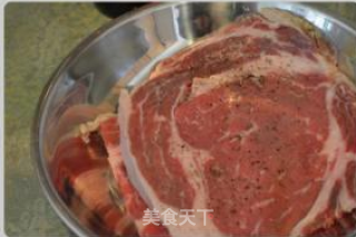 煎牛排的做法步骤：2