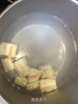 美味农家菜——玉米炖猪手的做法步骤：2