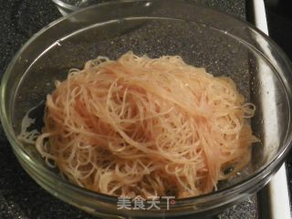 蛋丝蒜苗炒细粉的做法步骤：5