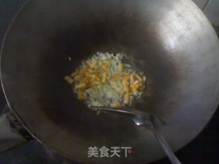 蒜蓉豆夹炒开洋的做法步骤：2