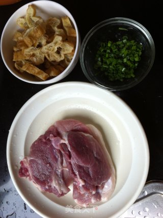 油条蒸肉饼的做法步骤：1