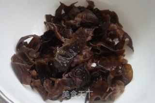 【香芹木耳拌腐竹】的做法步骤：3