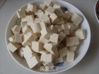 老干妈豆豉烧豆腐的做法步骤：2