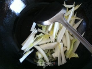 白菜冻豆腐的做法步骤：1