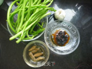豆豉空心菜梗的做法步骤：1