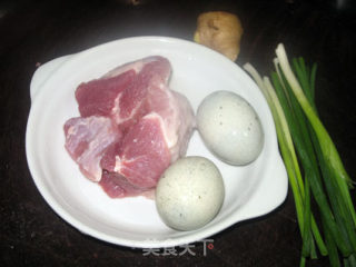 生滚粥之皮蛋瘦肉粥的做法步骤：2