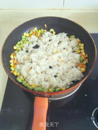看不见蛋的蛋炒饭的做法步骤：6