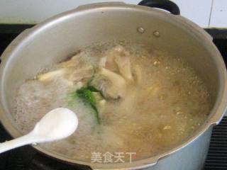 秀珍菇萝卜炖排骨的做法步骤：10