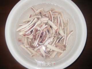 韭菜炒鱿鱼的做法步骤：5