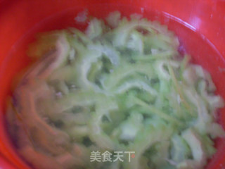 苦瓜炒鸡蛋（不苦的苦瓜）的做法步骤：5