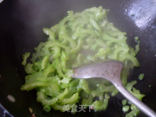 苦瓜炒鸡蛋（不苦的苦瓜）的做法步骤：6