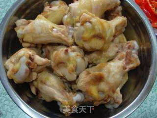 冰糖黄焖鸡翅根的做法步骤：1