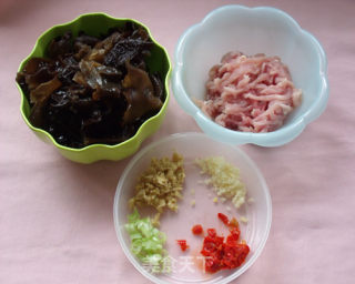 家常川菜~木耳肉丝的做法步骤：1