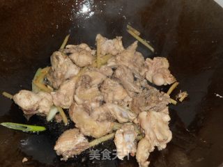 家常小炒————孜然味的小炒鸡块的做法步骤：3