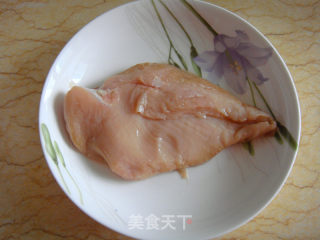 炝拌鸡丝绿豆芽的做法步骤：1