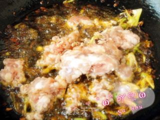 豆豉肉末炒豇豆的做法步骤：6