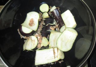重口味肉末茄盒的做法步骤：4