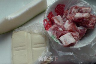 【冬瓜豆腐排骨汤】适合夏季的营养汤煲的做法