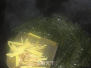 姜爆海带的做法步骤：3