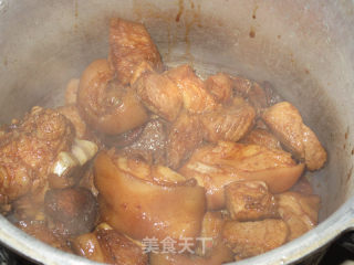 红烧香菇猪蹄的做法步骤：7