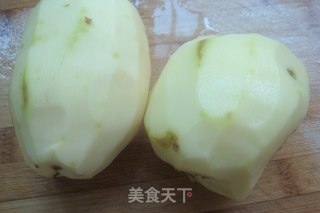 低油健康的【黑椒孜然土豆条】（非油炸吃出油炸的口感）的做法步骤：1