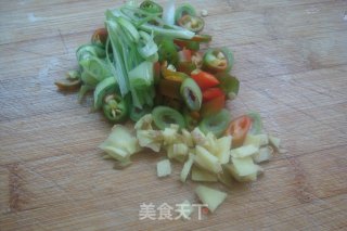 饭扫光-【毛豆木耳炒腊肉】的做法步骤：3