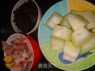 节瓜海带排骨汤的做法步骤：2