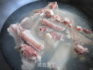 冬瓜枸杞排骨汤的做法步骤：3