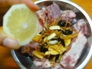 黑蒜柠檬骨的做法步骤：7